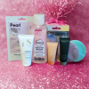 Prodotti della beauty box Bloom di Il Mondo di Marti su sfondo glitter rosa