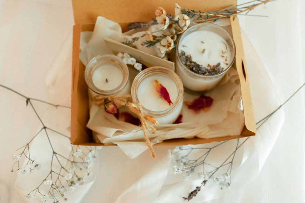 gift box self care fatta in casa candela crema tisana naturale